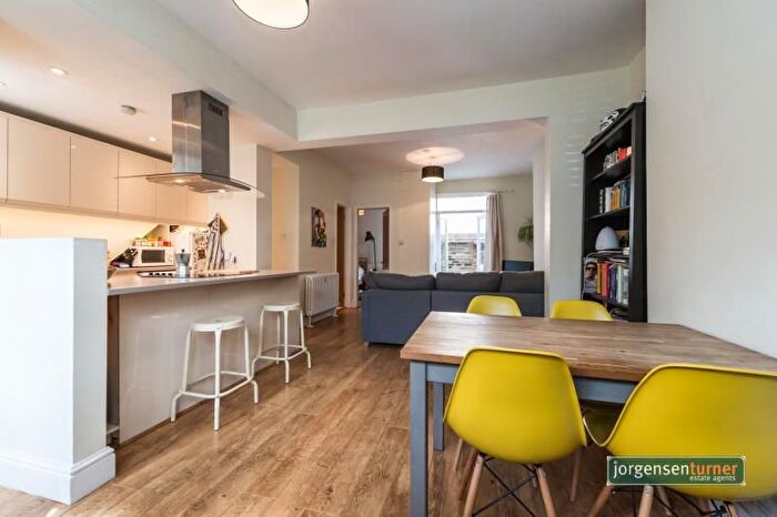 1 Bedroom Flat To Rent In Becklow Road, Shepherds Bush, W12