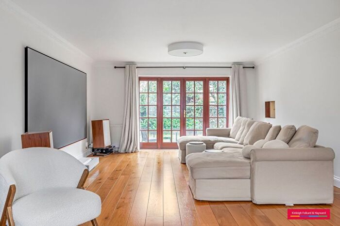 4 Bedroom Detached House To Rent In Blagdens Close, Southgate, London, N14