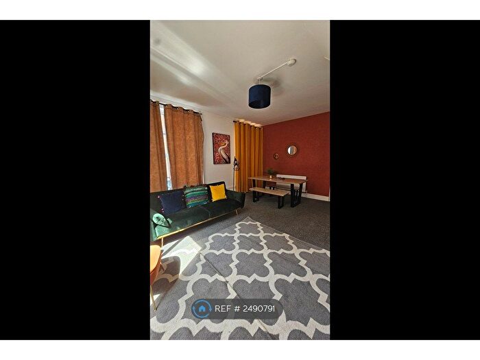 2 Bedroom Flat To Rent In Ashton-Under-Lyne, Ashton-Under-Lyne, OL6