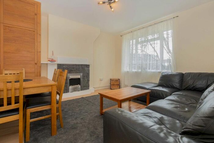3 Bedroom Flat To Rent In White City Estate, London, W12