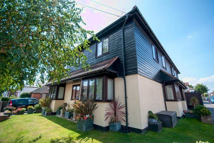 2 Bedroom Flat To Rent In Ronald Hill Grove, Leigh-On-Sea, SS9