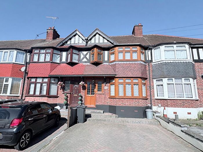 3 Bedroom Terraced House For Sale In Chigwell Road, Woodford Green, IG8
