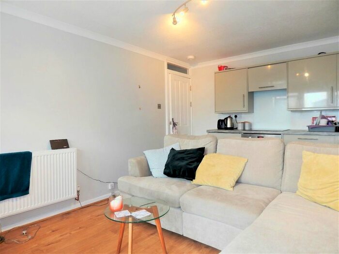 2 Bedroom Flat To Rent In Nunnington Close, London, SE9
