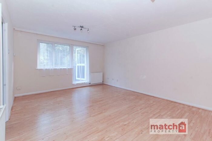 2 Bedroom Flat To Rent In Abbeyfields Close, Park Royal, London, NW10