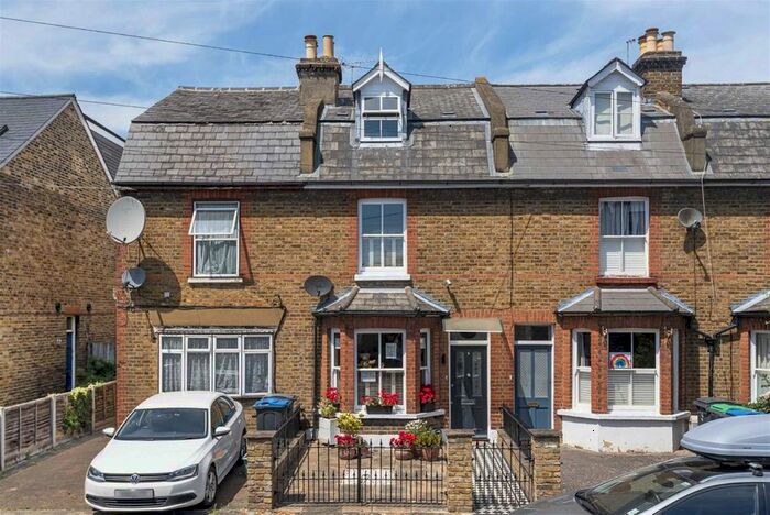 4 Bedroom Property To Rent In Gibbon Road, Kingston Upon Thames, KT2