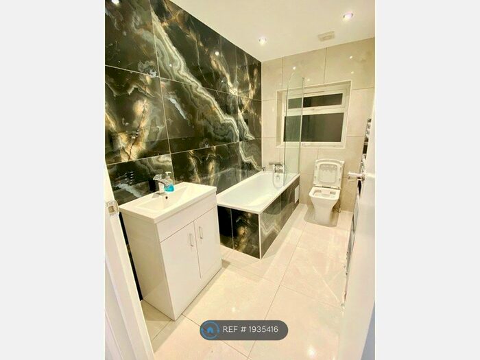 4 Bedroom End Of Terrace House To Rent In Oval Road South, Dagenham, RM10