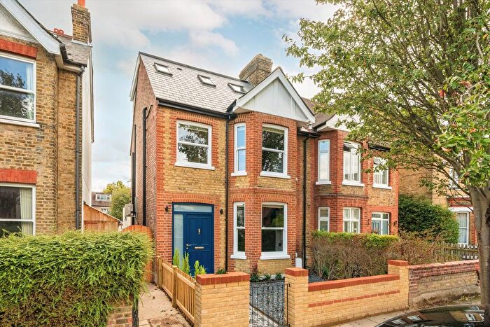 4 Bedroom Semi-detached House For Sale In Murray Road, Ealing, W5