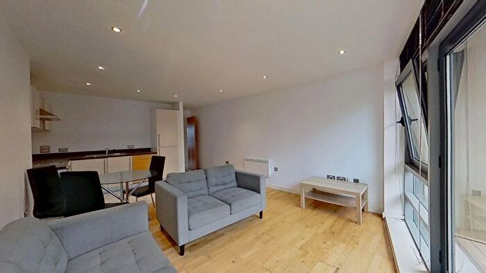 2 Bedroom Flat To Rent In Gotts Road, Leeds, LS12