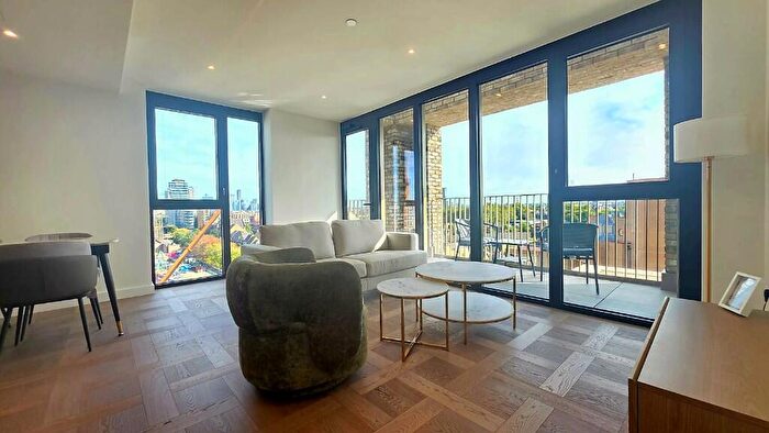 3 Bedroom Apartment To Rent In Boxwood Gardens, London Dock, E1W