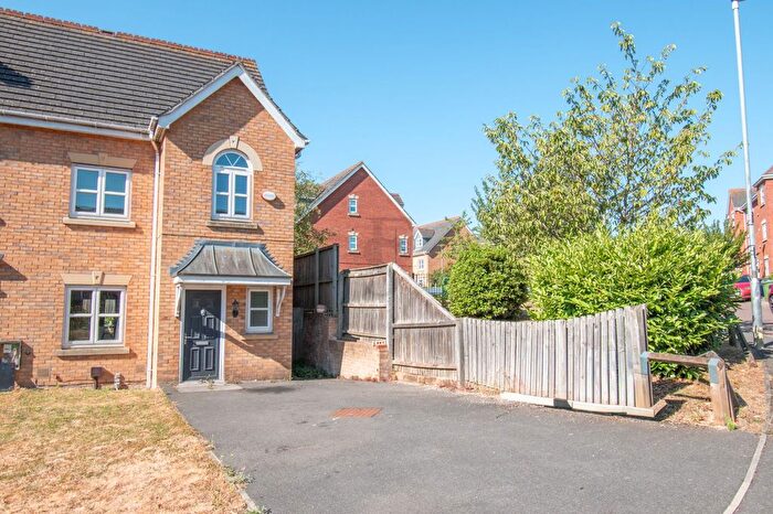 3 Bedroom Semi-Detached House For Sale In Riseholme Close, Leicester, LE3