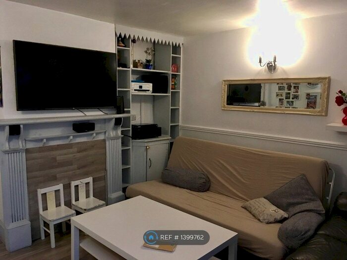 2 Bedroom End Of Terrace House To Rent In Fountain Road, Thornton Heath, CR7