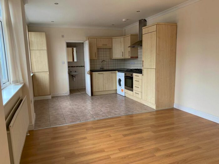 2 Bedroom Flat To Rent In Hazelbury Crescent, Luton, LU1