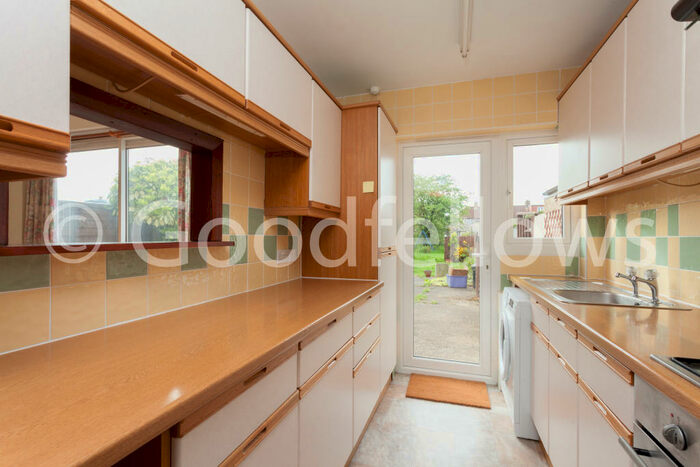 4 Bedroom Terraced House To Rent In Leamington Avenue, Morden, Surrey, SM4
