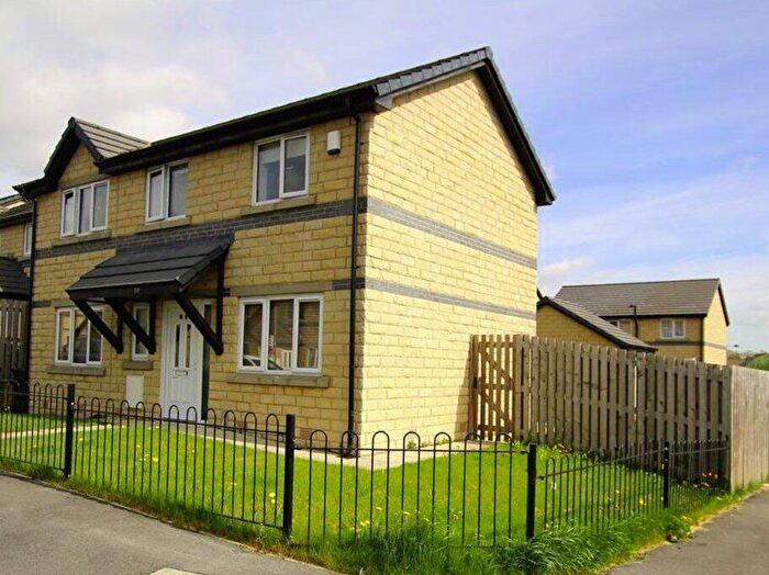 4 Bedroom Detached House To Rent In Redwood Crescent, Bradford, BD4