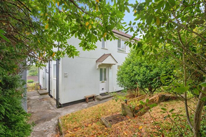 2 Bedroom Flat For Sale In Taunton Avenue, Plymouth, Devon, PL5