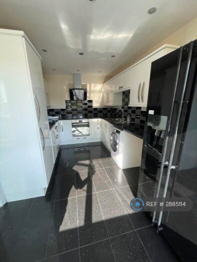 2 Bedroom Flat To Rent In Linden Close, Dunstable, LU5