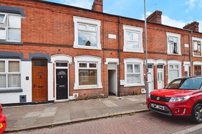 3 Bedroom Terraced House For Sale In Glengate, Wigston, Leicestershire, LE18