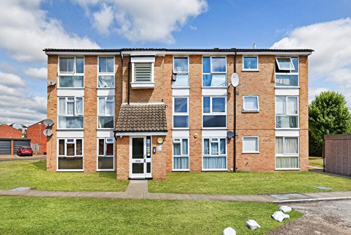 2 Bedroom Flat For Sale In Trotwood, Chigwell, Essex, IG7