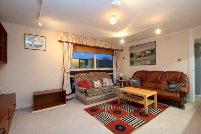 2 Bedroom Flat To Rent In Maresfield, Croydon, CR0