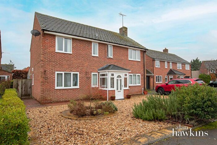 4 Bedroom Detached House For Sale In Boundary Close, Bradenstoke, Chippenham, SN15