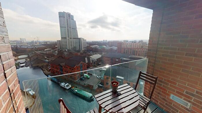 2 Bedroom Flat To Rent In Candle House, Wharf Approach, City Centre, Leeds, LS1