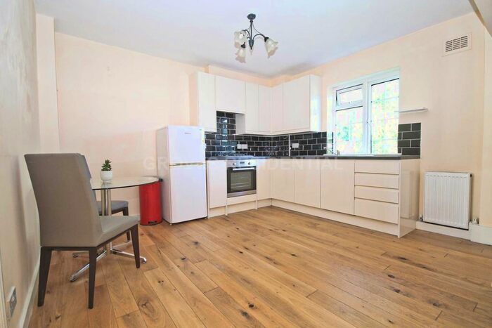 1 Bedroom Flat To Rent In Spencer Road, London, SW20