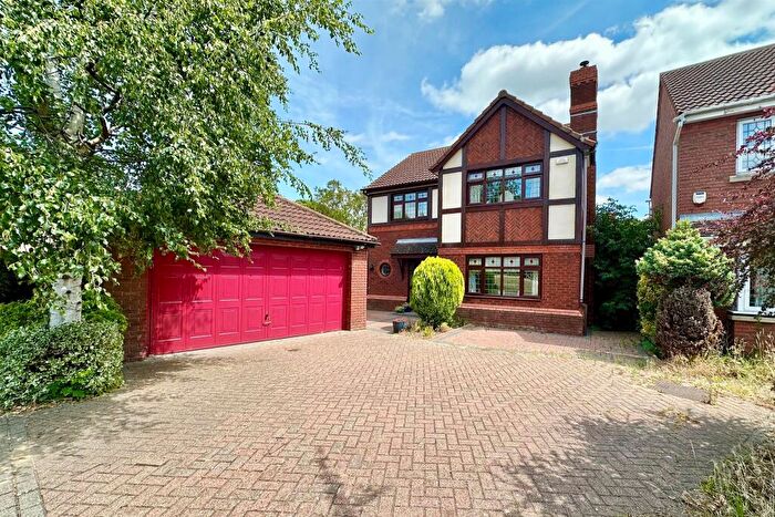 4 Bedroom Detached House For Sale In Medlar Drive, South Ockendon, RM15