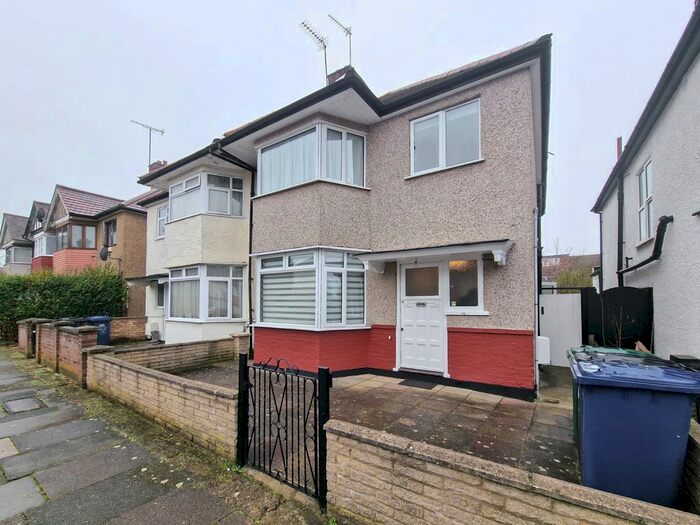 3 Bedroom Semi-Detached House To Rent In Gainsborough Gardens, London, NW11