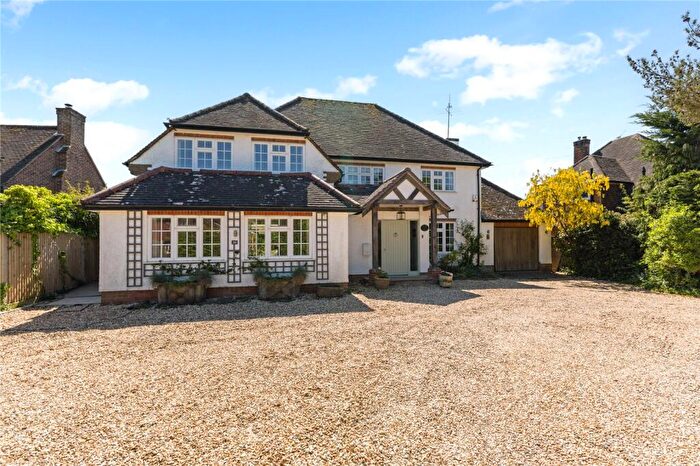 4 Bedroom Detached House For Sale In Lynch Road, Farnham, Surrey, GU9