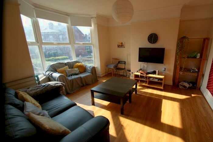 5 Bedroom Semi-Detached House To Rent In Cardigan Lane, Hyde Park, Leeds, LS6