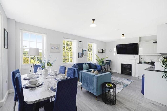 3 Bedroom Flat To Rent In Chiswick Lane South, London, W4