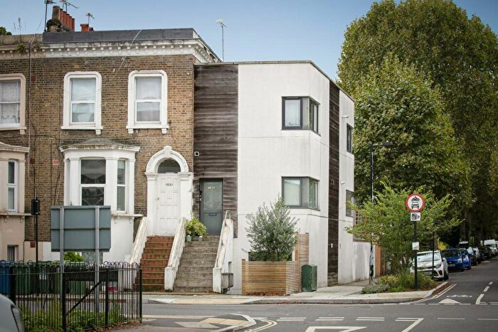 1 Bedroom Flat For Sale In Elmington Road, Camberwell, SE5