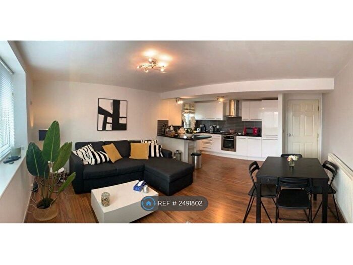 2 Bedroom Flat To Rent In Rishton Lane, Bolton, BL3