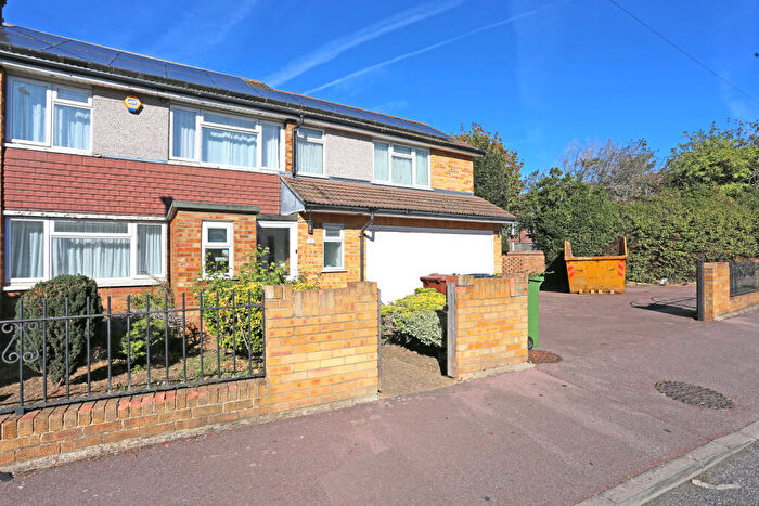 3 Bedroom End Of Terrace House To Rent In Lansbury Avenue, Chadwell Heath, Barking And Dagenham, RM6