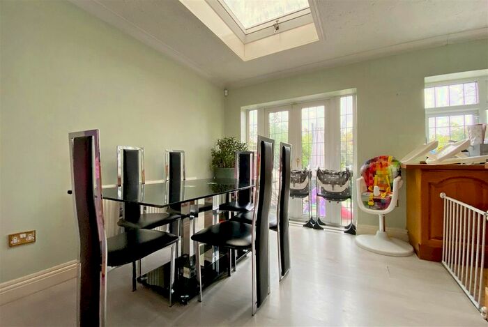 5 Bedroom Terraced House To Rent In Chestnut Avenue, Hornchurch RM12