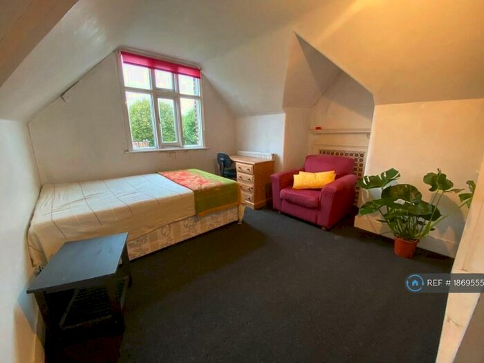 4 Bedroom Flat To Rent In St. Margarets Road, London, SE4