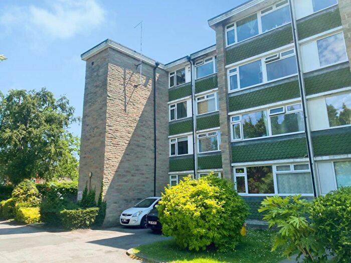 2 Bedroom Apartment For Sale In Burford Court, Rances Lane, Wokingham, RG40