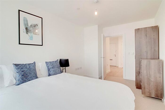 2 Bedroom Apartment To Rent In Great Eastern Road London, E15