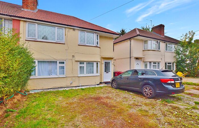 2 Bedroom Maisonette For Sale In Hampshire Avenue, Slough, SL1