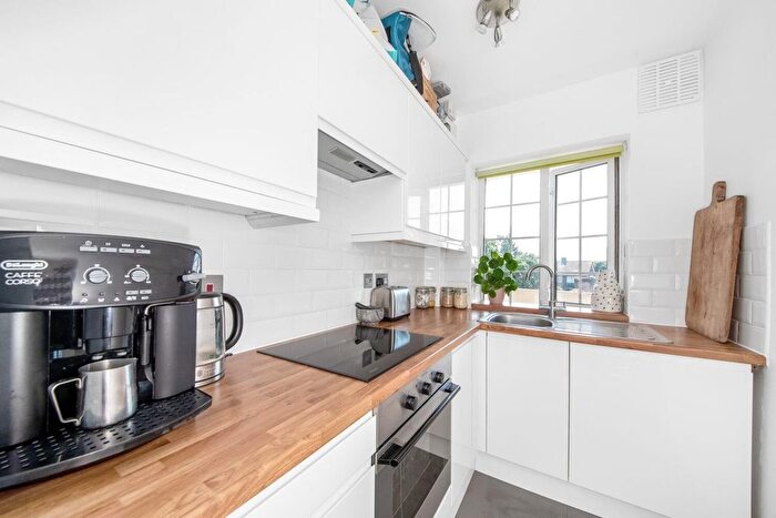 2 Bedroom Flat For Sale In Crown Point, Crystal Palace, London, SE19