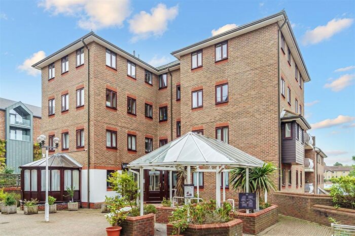 2 Bedroom Flat For Sale In Upper High Street, Epsom, KT17