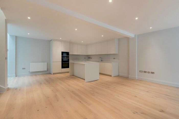 3 Bedroom Mews To Rent In Rodmarton Street, London, W1U