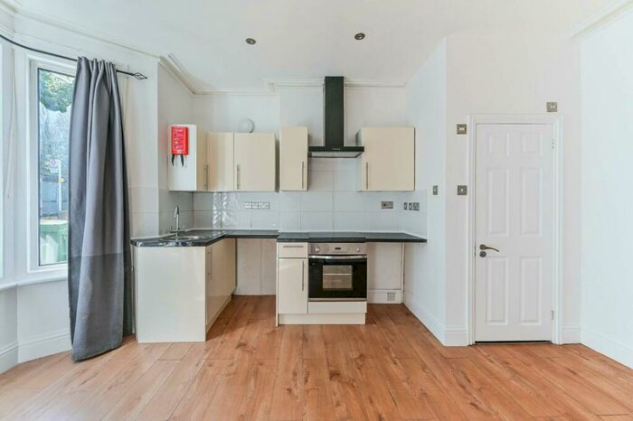 1 Bedroom Flat To Rent In London Road, Hackbridge, Wallington, SM6