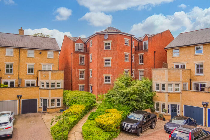 3 Bedroom Flat To Rent In Scholar Mews, Summertown, OX2