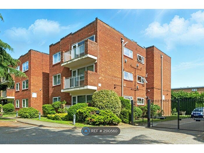 3 Bedroom Flat To Rent In Laburnum Lodge, London, N3