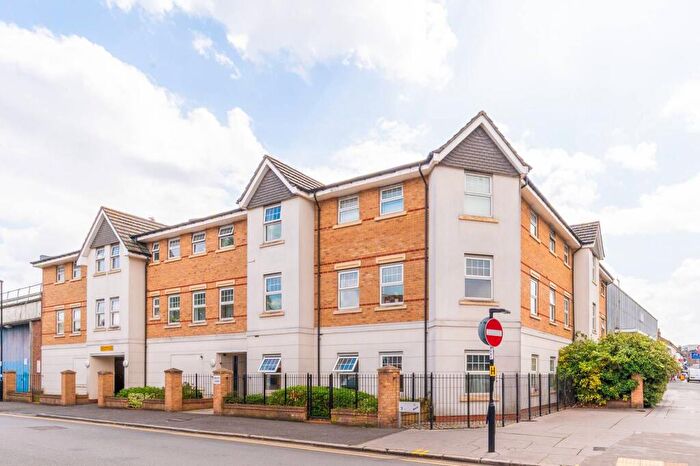 2 Bedroom Flat For Sale In Crunden Road, South Croydon, CR2