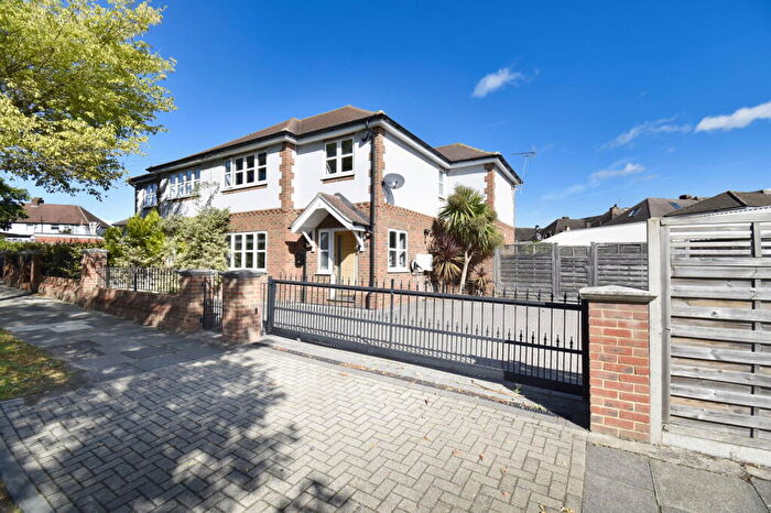 4 Bedroom Semi-Detached House For Sale In Lakeswood Road, Petts Wood, Orpington, BR5