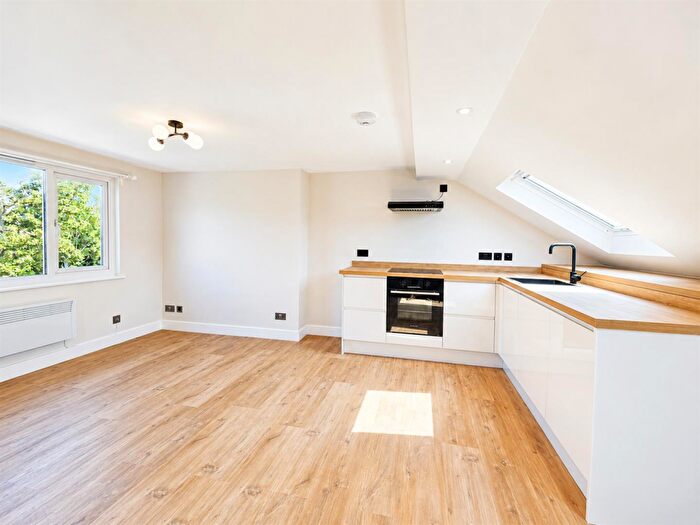 1 Bedroom Flat For Sale In Sidney Avenue, Palmers Green, N13