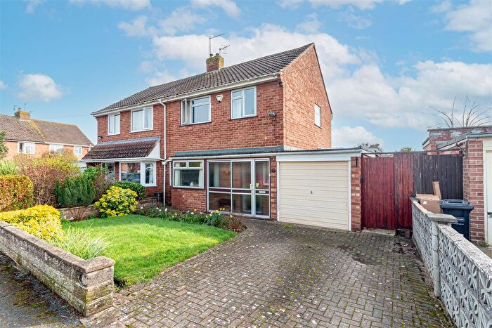 3 Bedroom Semi Detached House For Sale In Elizabeth Avenue, Worcester, WR3