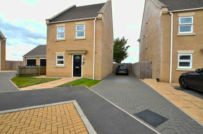 3 Bedroom Detached House For Sale In Penwald Court, Peakirk, Peterborough, PE6